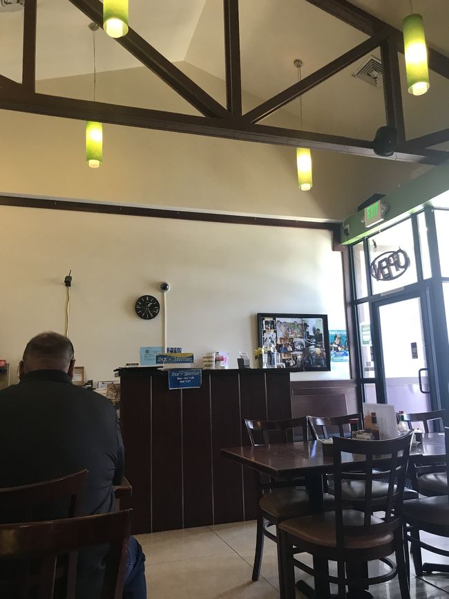 食べ終わり、やっと周りを見渡しました。<br />昼下がりに ロコのように レストランにいるなんて<br />顔には出しませんが 心で喜んでいます。<br />さあて 近くのドンキ寄って帰りますか。<br />