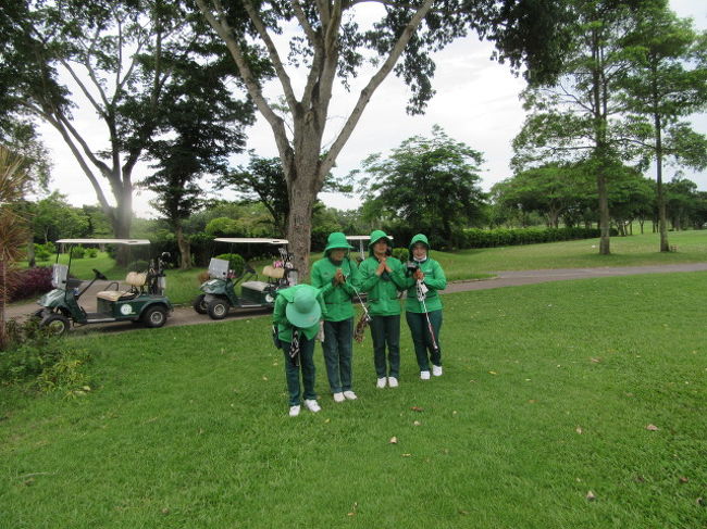 ４人の内、歩きプレーは、自分だけ。<br />キャディさん読みで、バーディが１個きた。<br /><br />標準的サービスでした。