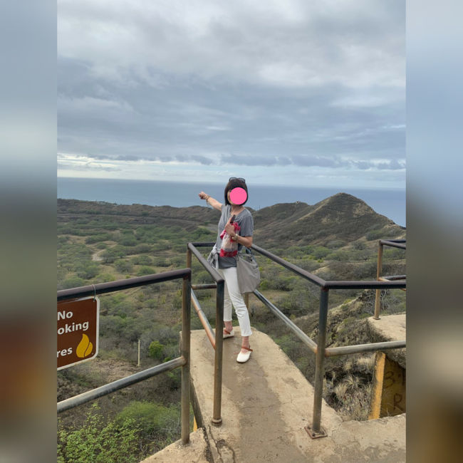 ここはいいのよ( ^)o(^ )<br />いい感じでハイテンション<br />この次の頂上展望台に虫柱が渦開いていて、気づかずに入りこんだら何万もの虫に襲われた(-_-)/~~~ピシー!ピシー!<br />口の中、目の中、耳の穴、身体中にびっしり羽虫がくっつき入り込む。<br />髪の毛は羽虫のかつらをかぶったようになる・・・(ToT)/~~~