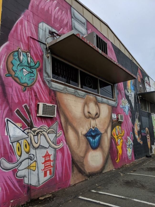 こんなビルに目を奪われ