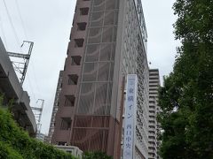 仕事を終えて本日の宿泊先の
東横イン仙台駅西口中央の建物外観