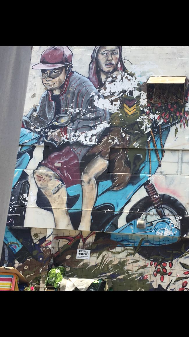 たくさんの壁画は毎年書き換えられるらしいですよ。<br />この絵も来年には変わっているかも。