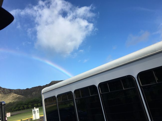 朝7時のレアレアトロリーでダイヤモンドヘッド近くのファーマーズマーケット会場へ。<br />途中で虹が見えました。<br />また、ハワイに来れるかなあ。