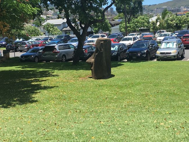 ビショップミュージアムのモアイです。<br />トロリーから見えます。