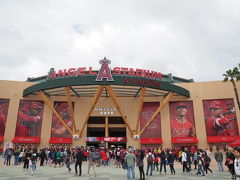 きたーっ。
人生初のMLB観戦。
興奮するー。

エンゼルスタジアム入り口。
#17大谷も、立派な看板選手。