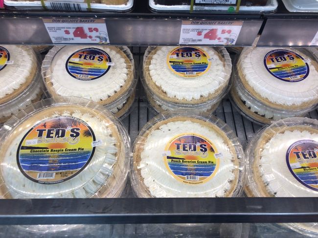 テッズ～。やっぱ食べとこかー。<br />ホールの他に 小分けサイズのもありました。