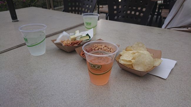 ホテルのレセプションの時間だったので<br />ひと休み<br />その後、ロスドレスで物色