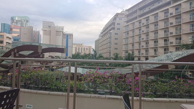 午後からは日本で予約していた<br />ノースショアとタンタラスの夜景ツアー<br />に行くため、午前中はワイキキ辺りを散歩