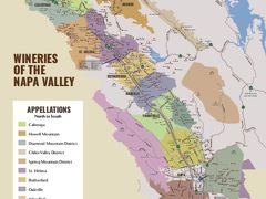 （出展：https://www.visitnapavalley.com）

ナパバレーはアメリカを代表するワインの一大産地で、
サンフランシスコから北へ車で約1時間の
東西を山に囲まれた渓谷地帯に大小400ものワイナリーが点在してます。

ワイン造りに適した気候と地理的環境、ワイナリーのたゆまぬ努力により
『オーパスワン』を筆頭にプレミアムワインの銘醸地として
世界的に知られています。

たくさんのワイナリーの中から
私たちに所縁のある2つのワイナリーを選びました。
