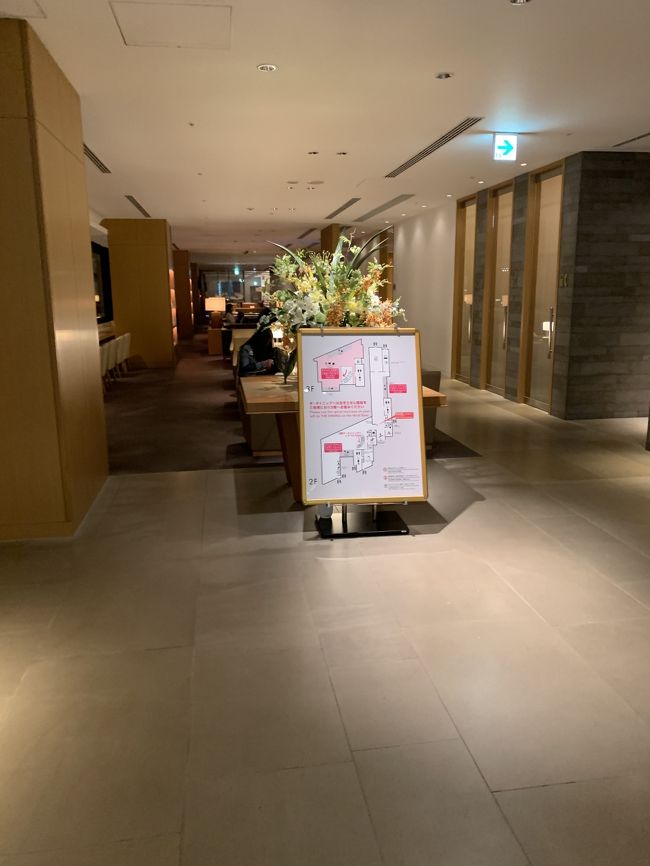 １９時過ぎていたのでラウンジ２階の食事フロアへ直行