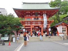 神戸三ノ宮駅から北野ホテルに向かう途中にある生田神社。