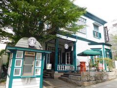 神戸をあとにする前に、前日見かけて気になったカフェに。
まあ、スターバックスコーヒーなんだけど、
本物の古い洋館を利用していていかにも神戸らしい。