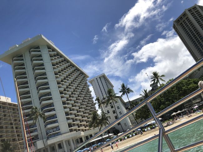 参加人数は30名程。<br />4歳くらいのお子さん連れの<br />ご家族から50代くらいの<br />ご夫婦も参加されてましたょ！<br />日本人は私たち二人しかいません。<br />