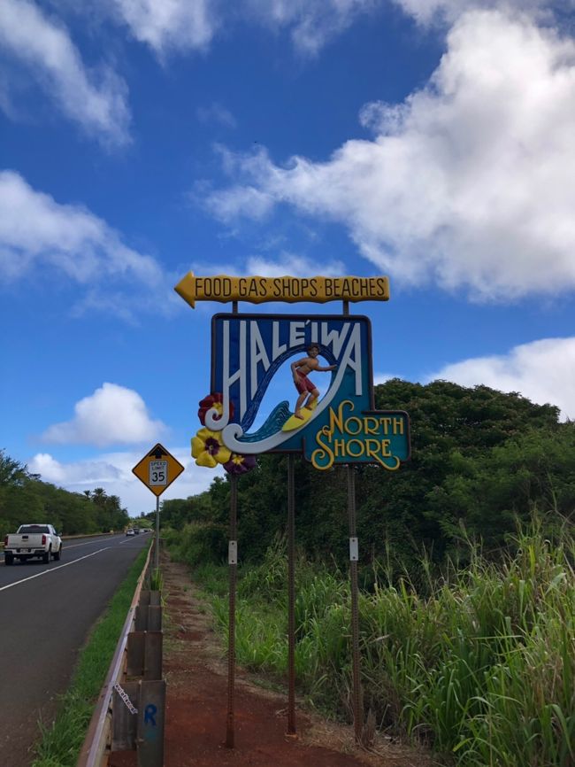 ハレイワボーイと一緒に<br />写真撮影をして