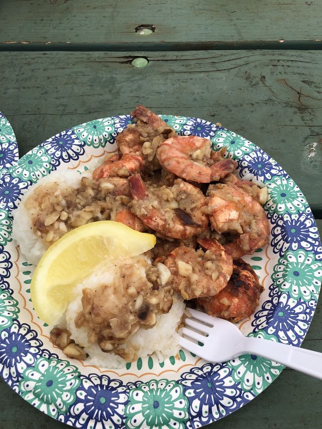 途中<br />景色の良い公園に<br />寄り道し<br />ベンチに座って<br />シュリンプを食べよう！としたら<br />またしても<br />雨(TT)<br />ひどくならないうちに<br />二人共ものすごい速さで<br />シュリンプをたいらげます( ；∀；)<br />どこに入った分からなーい笑