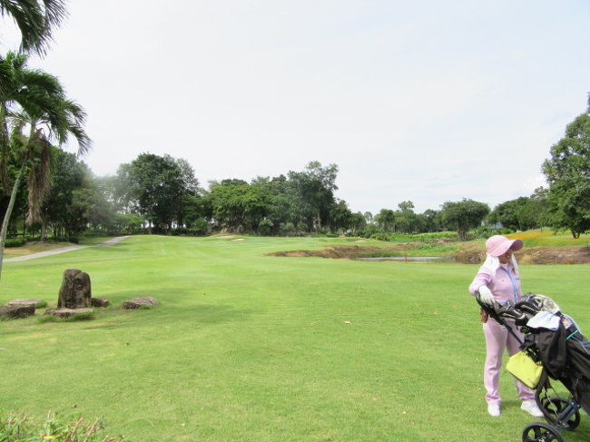 ■Rayong Green Valley Country Club<br />■グリーンはヤヤ荒れて遅かった。<br />フェアーウエーは、雨期のせいか、芝無い箇所有。<br />