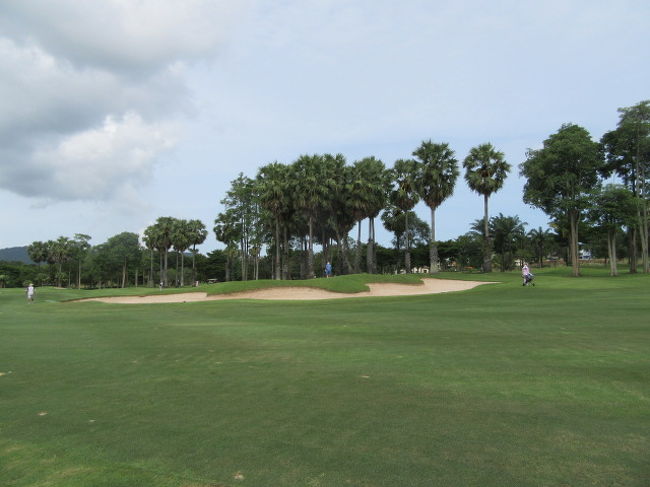 ■Rayong Green Valley Country Club<br />バンカー砂が、柔らかく難しい。<br /><br />■行きは道路工事で渋滞、帰りはスムーズ<br />■同伴英国人さんは最近1週間の日本旅.....タイ人奥さんのスマホで手配が大いに　気に入ったらしい。