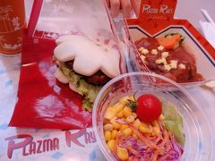 ショーを観た後は近くのプラズマ・レイズ・ダイナーで少し早めの夕食をいただきました。