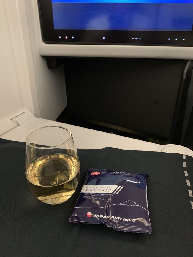 食事前のシャンパンです。<br />そういえば、ウエルカムシャンパンは出なかった。こちらから言わなければ出ないのかな？