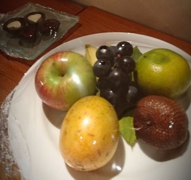 ウェルカムフルーツとチョコレートが置いてありましたが、お腹いっぱいで食べれず…残念。
