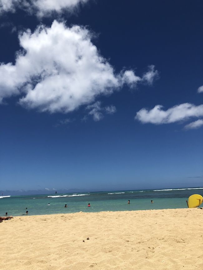 波もとても穏やかで<br />潜ってすぐ岩場があるので<br />シュノーケルできます。<br />魚たくさんいましたょ！