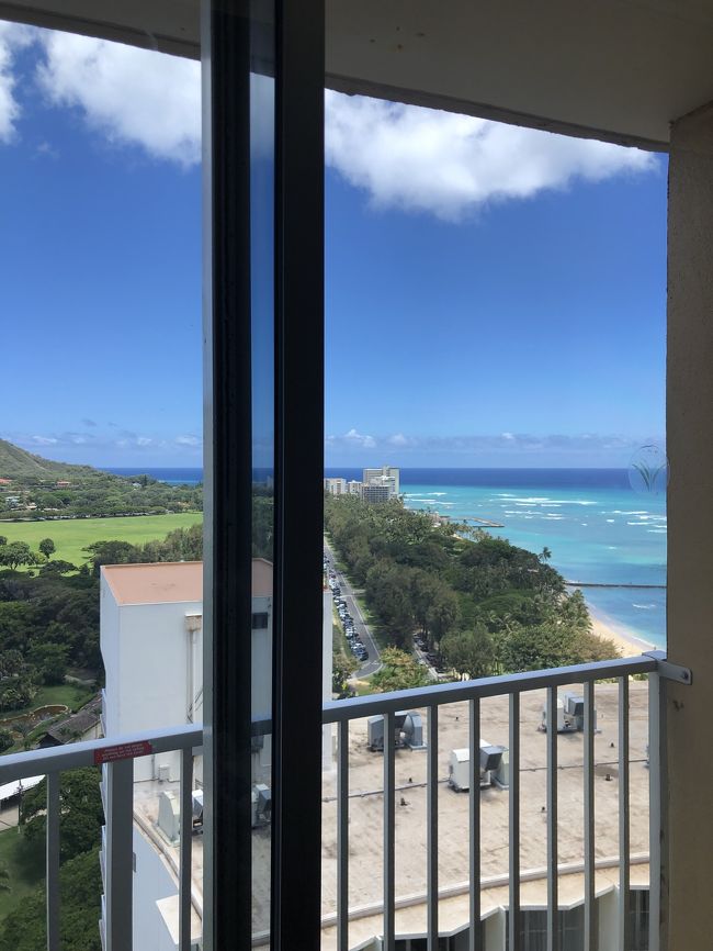 お昼過ぎ<br />夫はまだビーチでのんびり<br />したいそう。<br />私は一足先にホテルに戻りました