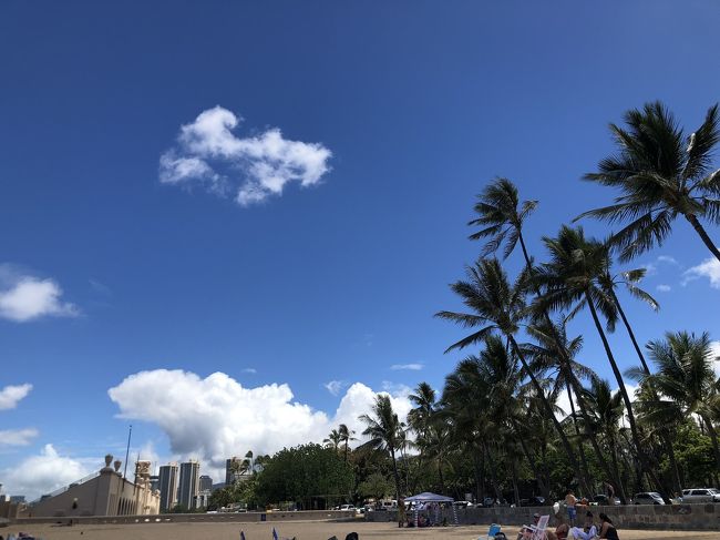 地元の方々も<br />よく来るビーチみたいです。<br />小学生の団体が<br />シュノーケルしてました。<br />