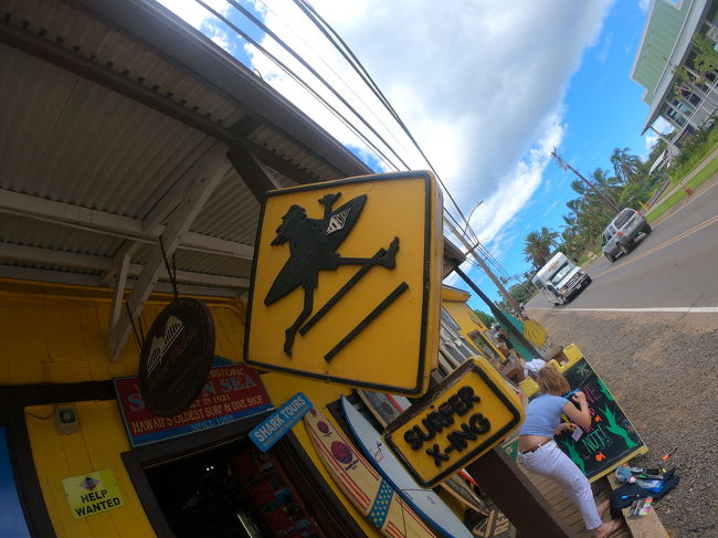 サーフボードから<br />水着<br />可愛い雑貨などを<br />たくさん取り扱ってて <br />楽しい。<br />店内を<br />じーーっくり<br />くまなく<br />見ました