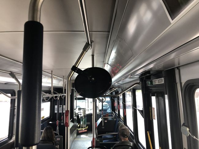 混雑するのかと思いきや<br />アラモアナからは<br />半分くらい空席です