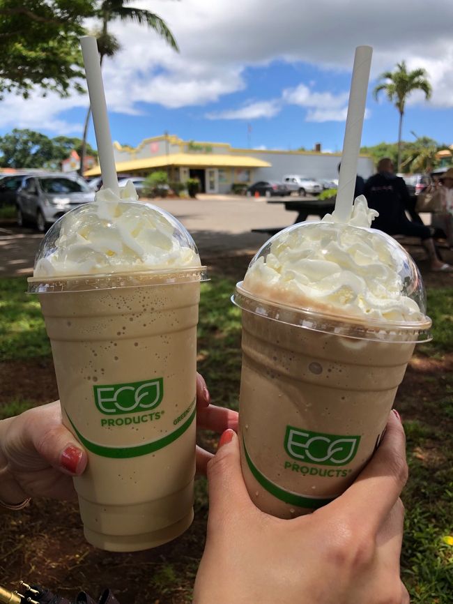 ハレイワを散策し<br />喉が渇いたので<br />ノースショアマーケットプレイスへ<br />Coffee galleryの<br />モカフリーズ<br />カプチーノフリーズを