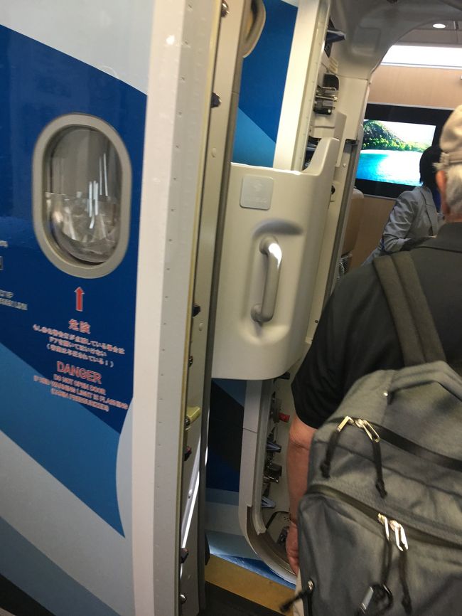 搭乗が始まり、フライングホヌのドアのところまで来ました。