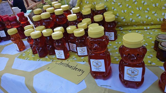 お土産にマカダミアナッツの花から採ったはちみつを買う(^O^)<br />ココでしか買えないのよね