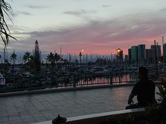 雲の中に沈んでしまったためにすっかり諦め気分で・・イリカイホテルのレストランに・・
やけビールしよっか！！と入店。