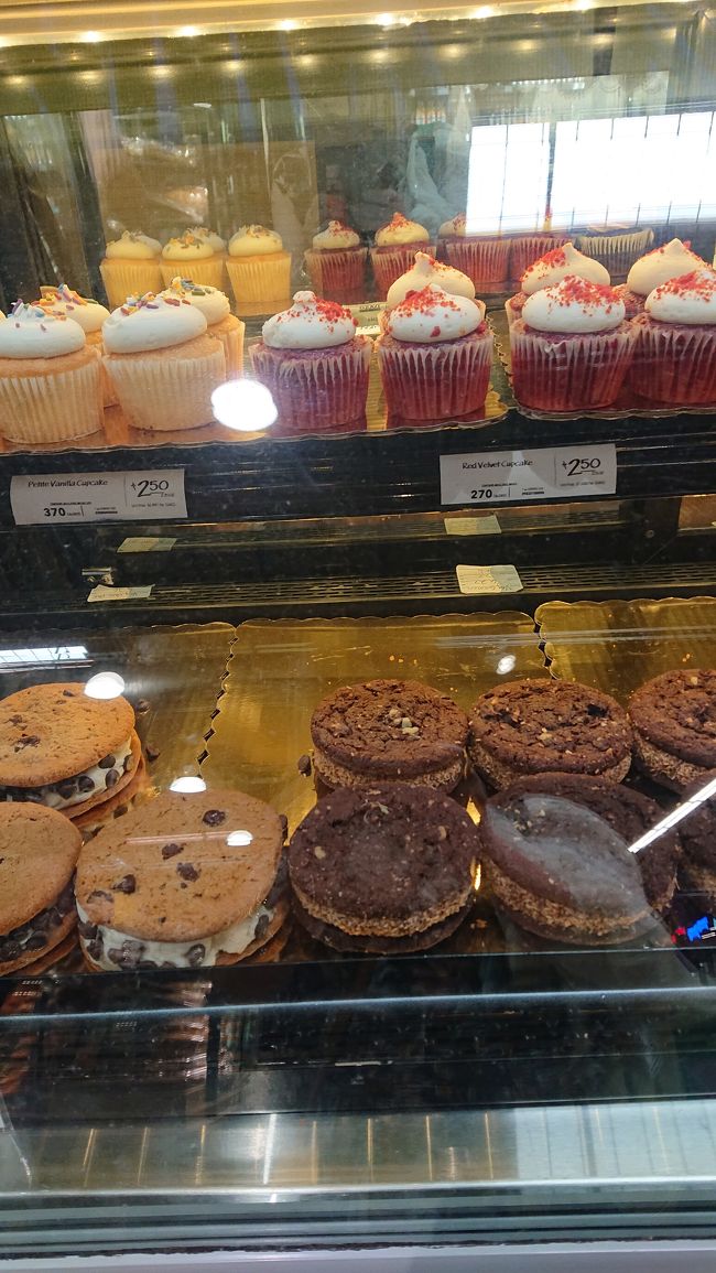 カラフルなケーキもいいなぁ