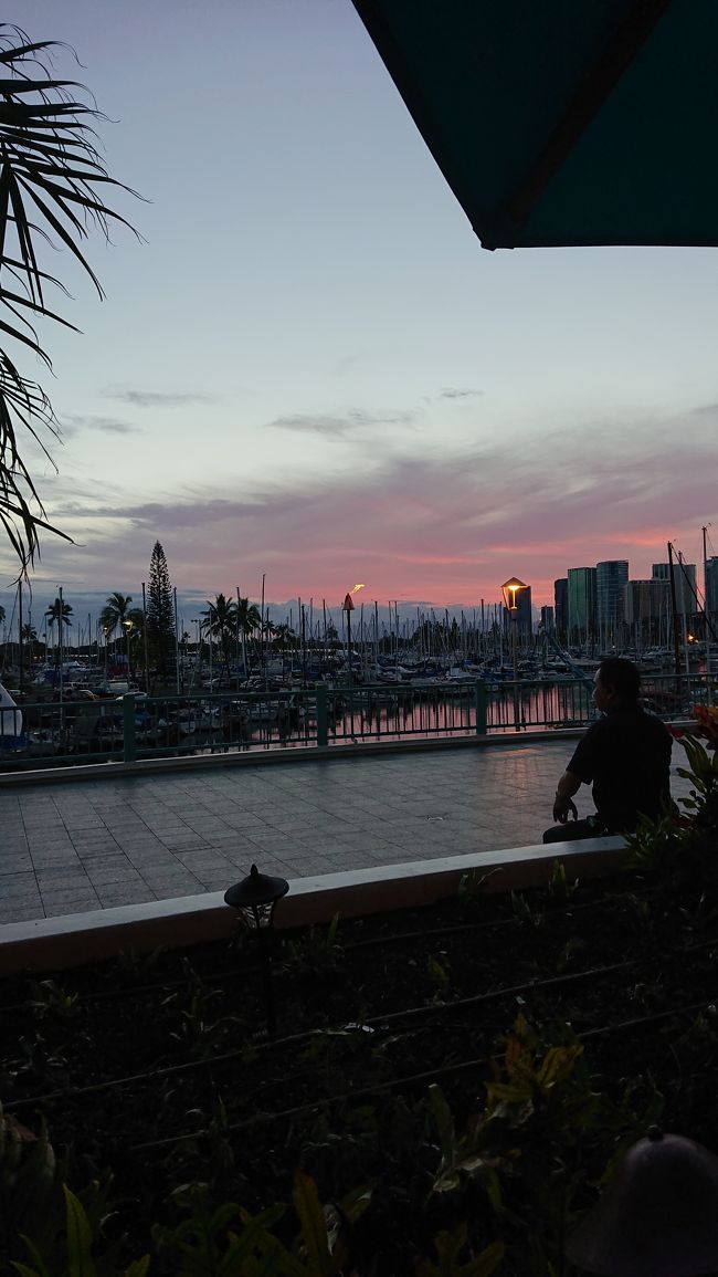 雲の中に沈んでしまったためにすっかり諦め気分で・・イリカイホテルのレストランに・・<br />やけビールしよっか！！と入店。