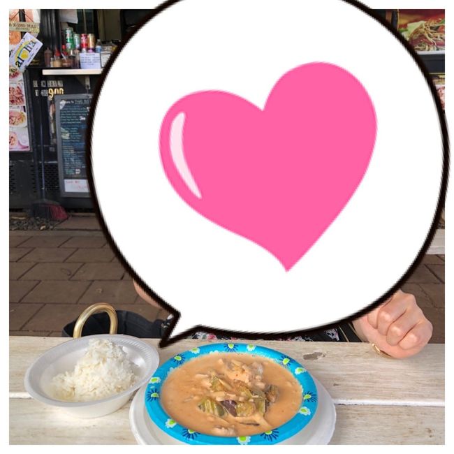 なんでハワイまで来て<br />またタイ料理？ってくらい<br />なんだか二人して<br />欲してます笑 <br /><br />レッドカレー<br />日本では食べたことないくらい<br />クリーミーで美味しい～！<br />日本にあったら絶対通うのに！！<br />