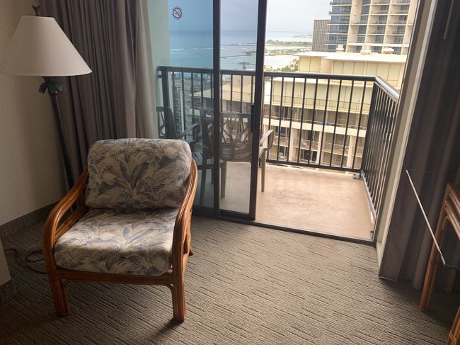 部屋を入った正面から海が見えます。<br />小庶民の我が家はいつも部屋指定なしで、海が見える部屋は初めてです(^O^)<br />奥様も大喜び！！