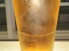 　22：10　羽田空港到着。オンラインチェックインをしていたので、出国手続きへ直行。
　22：20　無事出国手続き終了。早い。ビールを飲んで搭乗を待ちます。