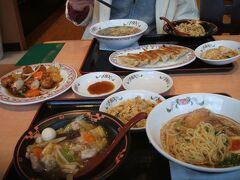 　これは名神道、多賀サービスエリア（下り線）の王将での昼食風景。
　また食べ物で終わりになってしまった。