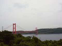 10：40　平戸大橋で記念写真を撮る　雨が少し降ってきた