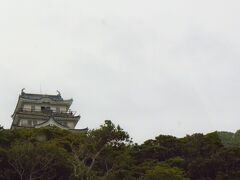 ならばと、平戸城に出向くもここもお色直し中

　雨もひどくなってきたので出直しします。また今度