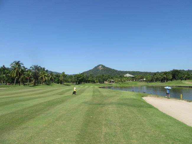 ＣコースNo.9ホールPAR4.。。。残念ダボ上がり。<br /><br />本日は黄色から<br />Ｂ－3252Ｙ<br />Ｃ－3234Ｙ<br />同伴2人はシングルの飛ばし屋さん...どうも力みがあって、<br />段々と力みになってた。後半崩れた。<br />