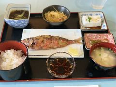 この日は和食でした。
お魚美味しかった。
和食の方が美味しいなぁ～。