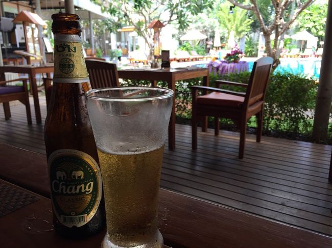 どういうわけかこのホテルの朝食の画像がない。<br />というわけで昼ご飯。<br />ホテルのプールサイドにあるレストランでいただきます！