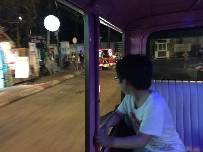 何もせず夕飯。<br />デコトゥクに乗ってイサーン料理店に。<br />