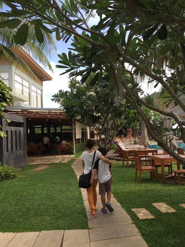 ラブラブ親子。<br />何が幸せ感じるかって、やっぱ家族の笑顔。<br />そして家族が仲良く和気あいあいとしてる様を見ると、ああああああ幸せだあああああ！てなります<br />息子にもめいっぱい幸せ感じてほしいので、これからも奥さんと仲良くしようと思います<br />コンゴトモヨロシク