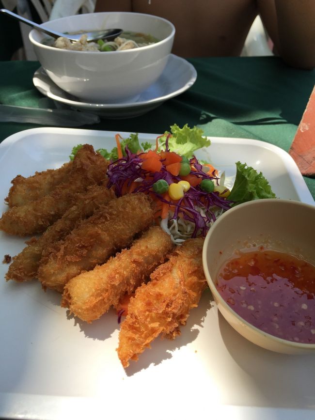 鮫のフライ。<br />カタママに来たらサメ食べないとね！