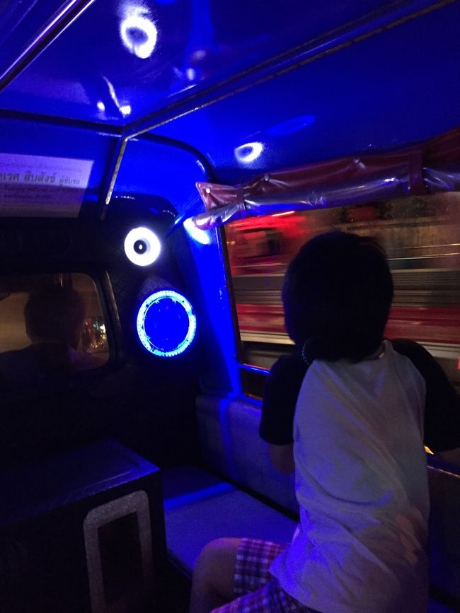 今夜も息子お気に入りのデコトゥク。<br />今夜も懲りずにトリップアドバイザー上位のお店。<br />レッドチェアー