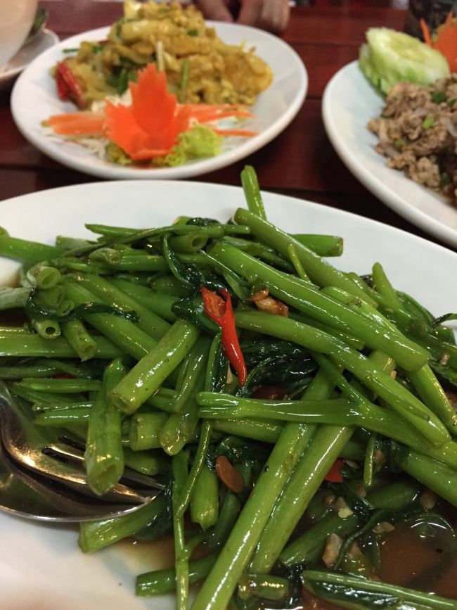 パップんファイデーン！<br />美味い！<br /><br />空芯菜は麺つゆに浸して、素麺のように食べても美味いんじゃなかろうか