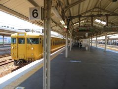 ＪＲ小倉駅から下関駅まできて、改札を出てお土産を買うために立ち寄り。

12：23発の新山口行きに乗車します。
